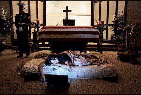 Những[-]hình[-]ảnh[-]lan[-]truyền[-]nhiều[-]nhất[-]trên[-]Facebook[-]năm[-]2012